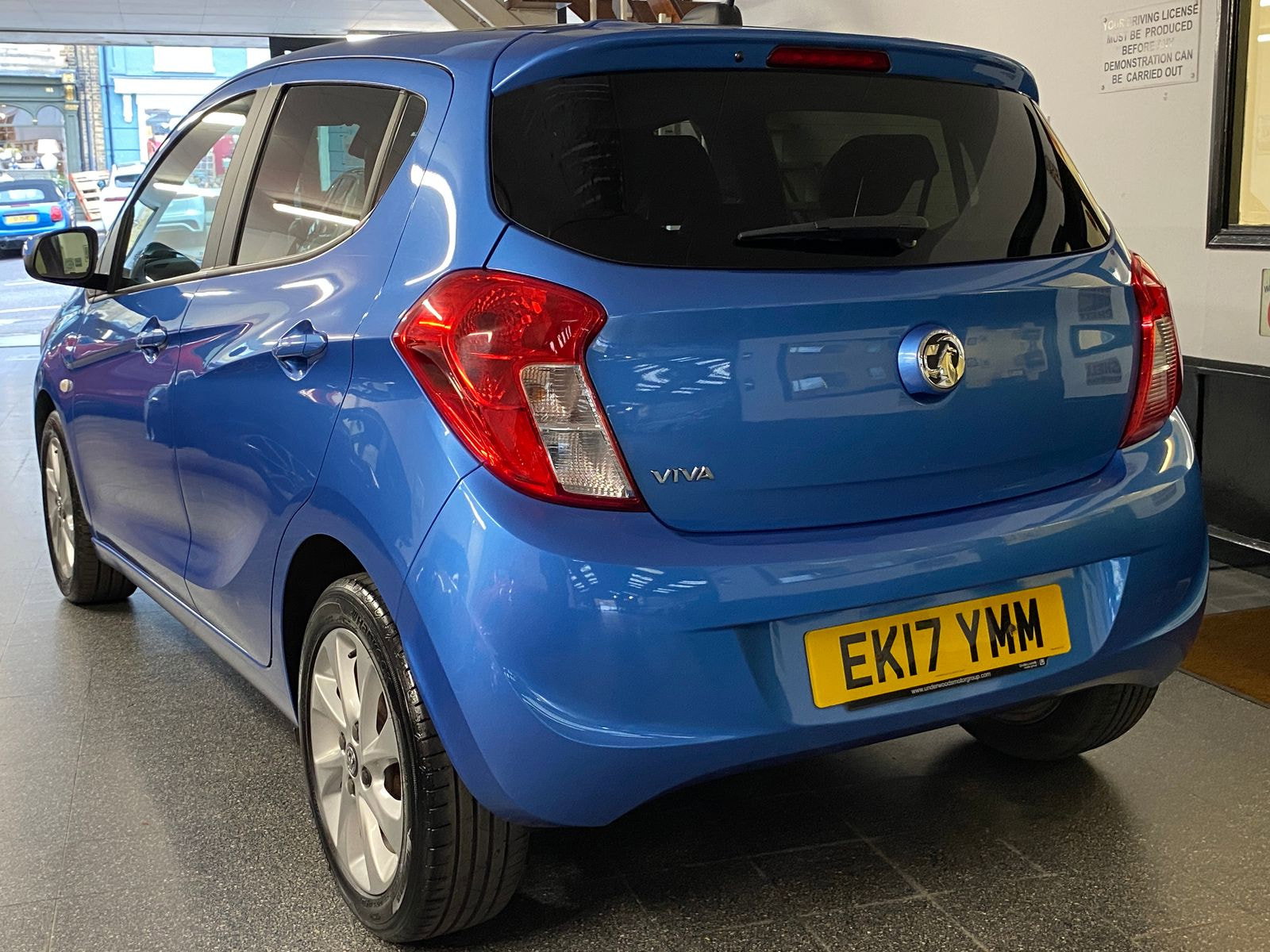 Vauxhall Viva 1.0i SL Hatchback 5dr Petrol Manual Euro 6 (75 ps) just two owners and service history 5dr Manual 2017