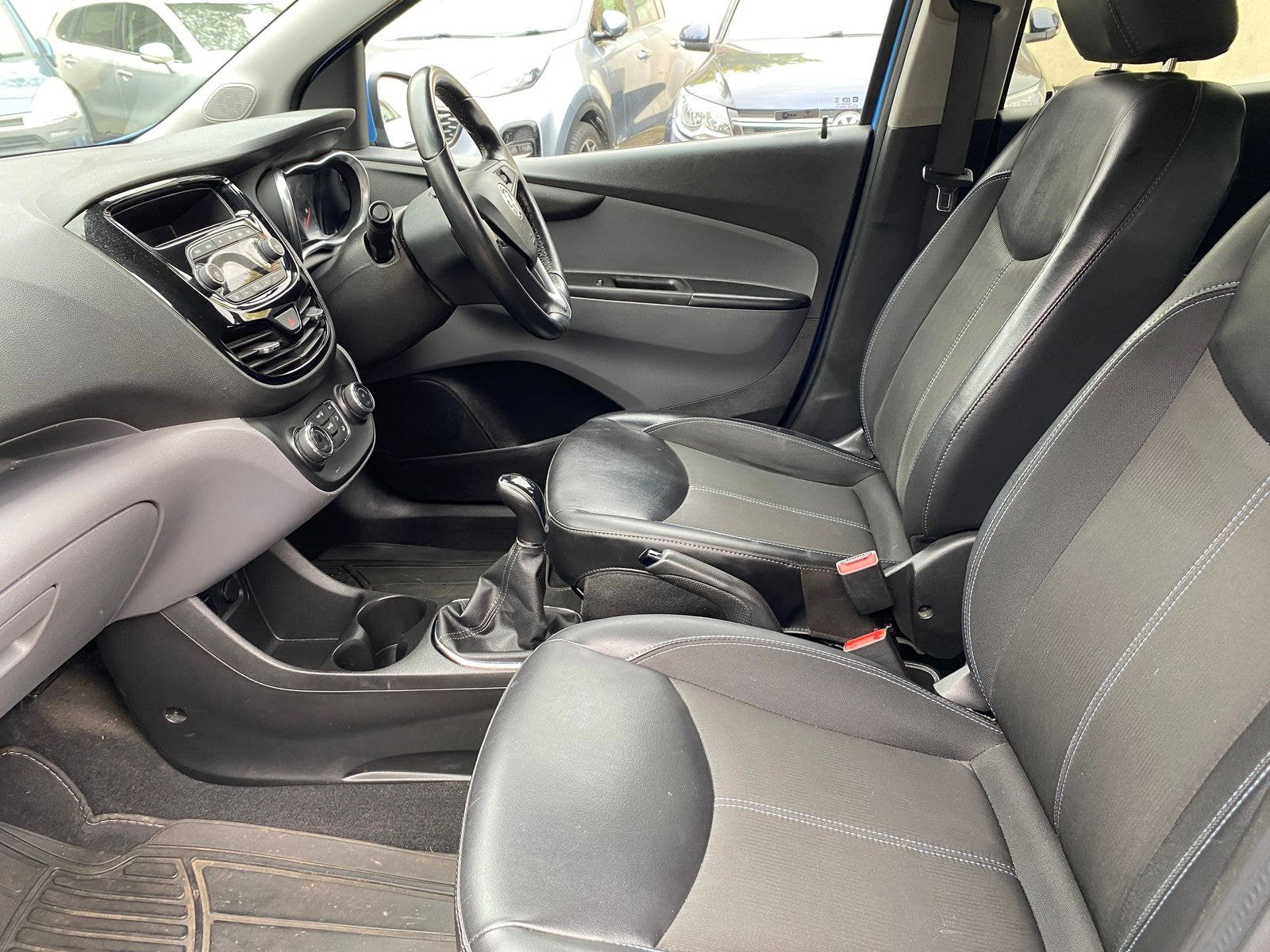 Vauxhall Viva 1.0i SL Hatchback 5dr Petrol Manual Euro 6 (75 ps) just two owners and service history 5dr Manual 2017