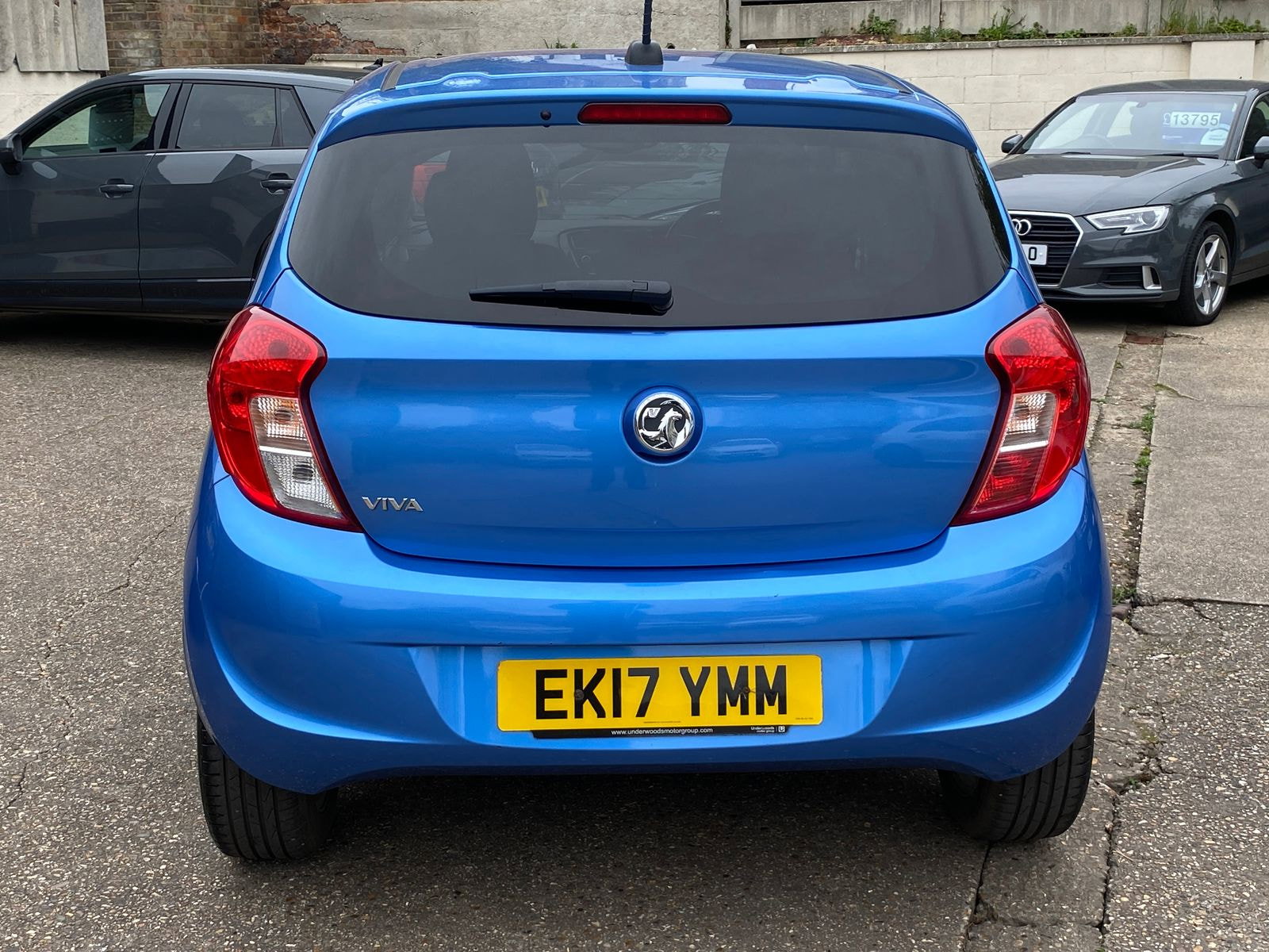 Vauxhall Viva 1.0i SL Hatchback 5dr Petrol Manual Euro 6 (75 ps) just two owners and service history 5dr Manual 2017