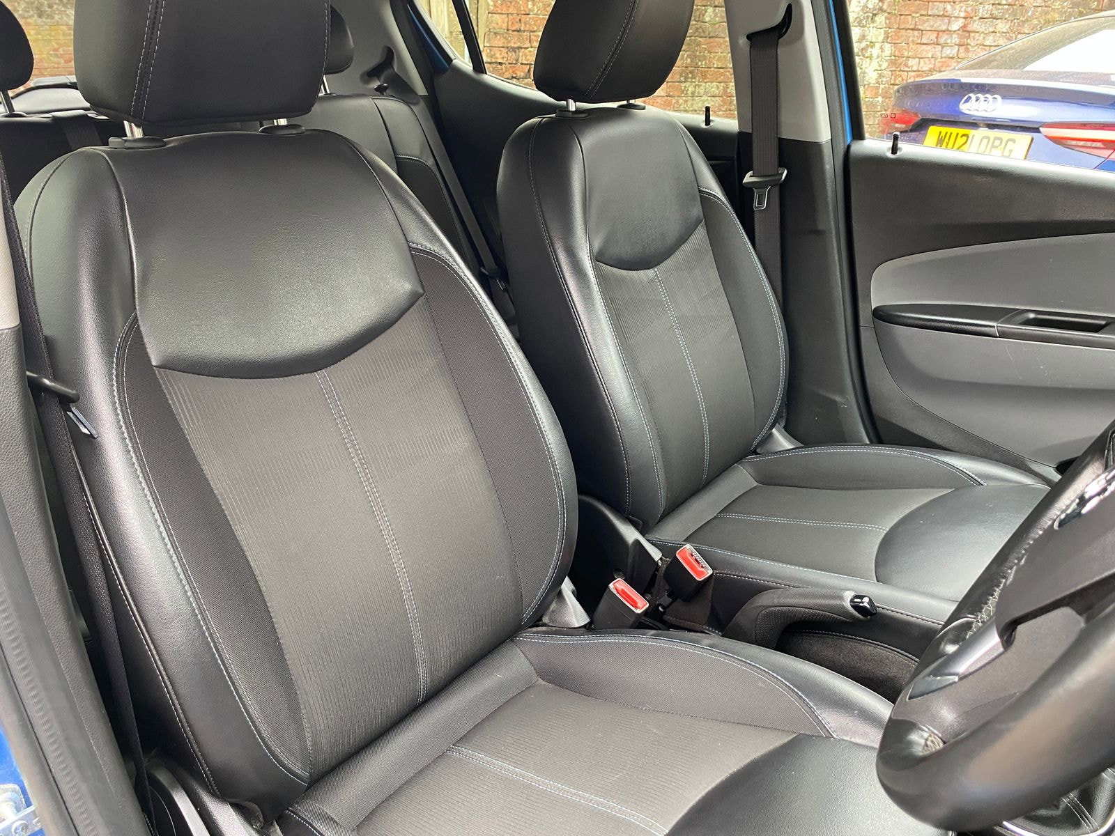 Vauxhall Viva 1.0i SL Hatchback 5dr Petrol Manual Euro 6 (75 ps) just two owners and service history 5dr Manual 2017