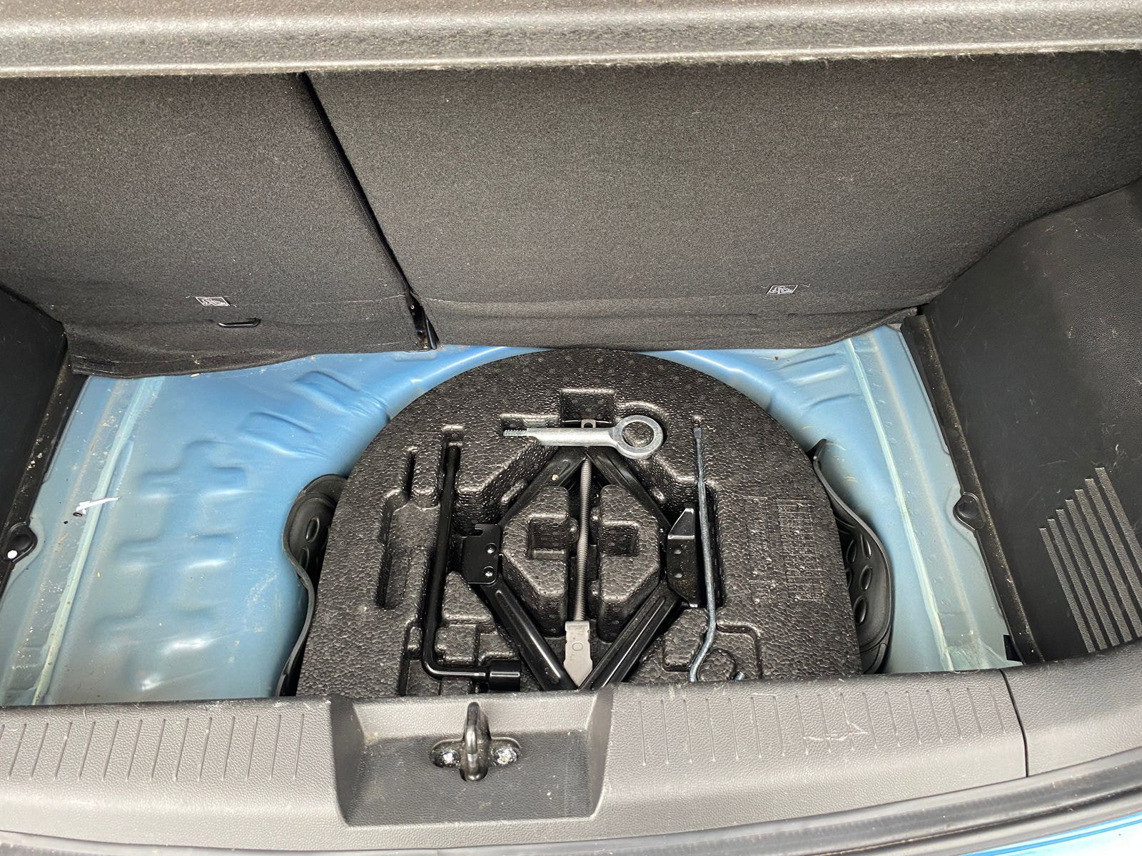 Vauxhall Viva 1.0i SL Hatchback 5dr Petrol Manual Euro 6 (75 ps) just two owners and service history 5dr Manual 2017