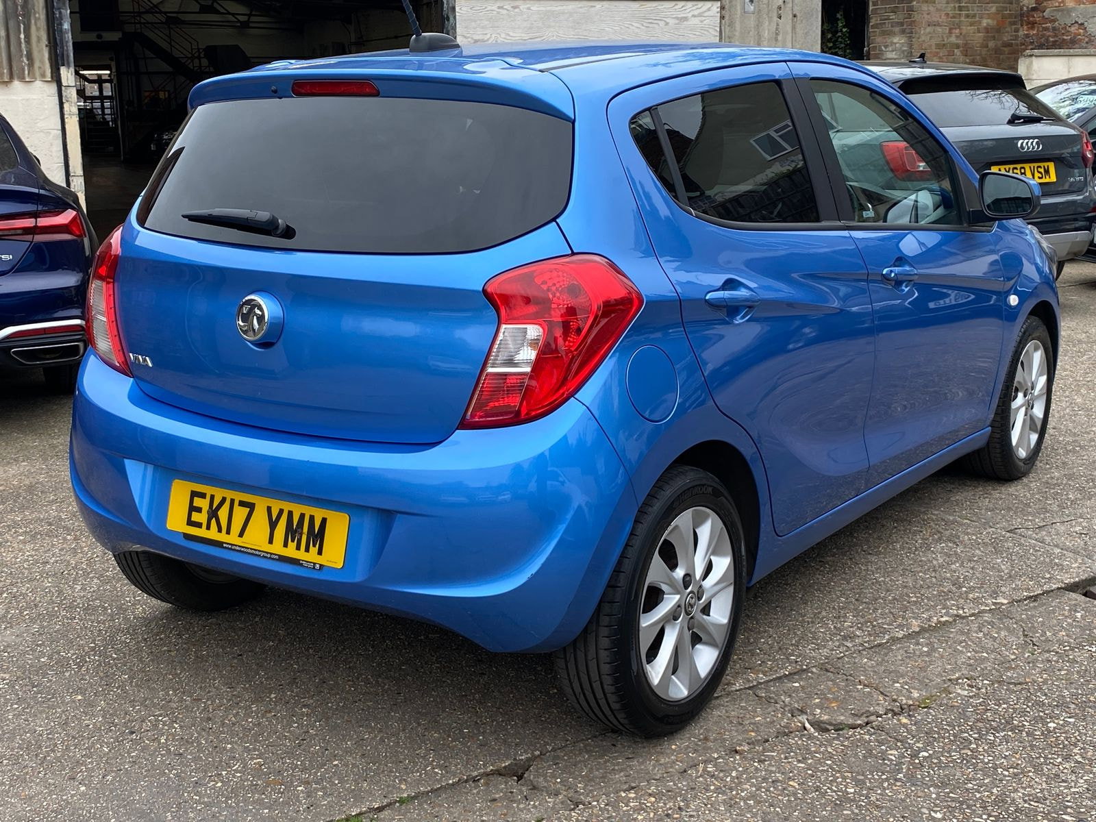 Vauxhall Viva 1.0i SL Hatchback 5dr Petrol Manual Euro 6 (75 ps) just two owners and service history 5dr Manual 2017