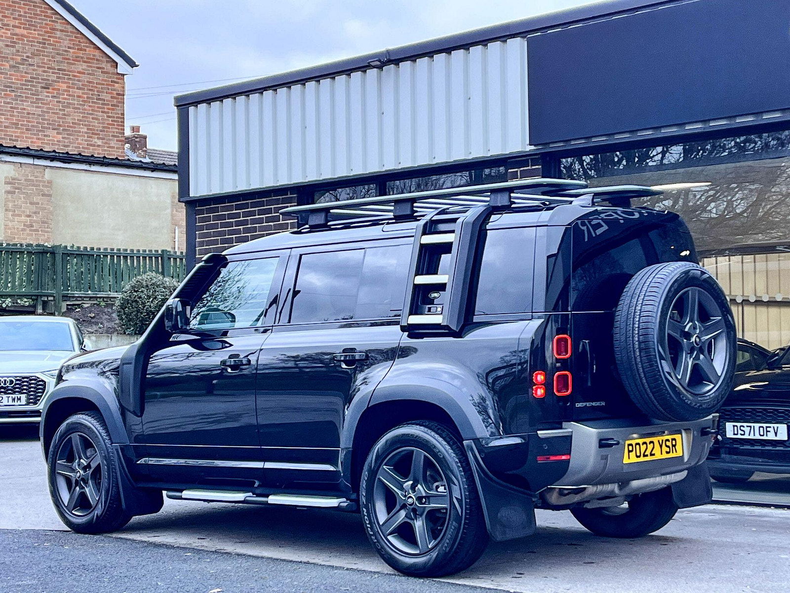 Land Rover DEFENDER 110 3.0 D250 MHEV X-Dynamic SE Auto 4WD Euro 6 (s/s) 5dr 5dr Automatic 2022