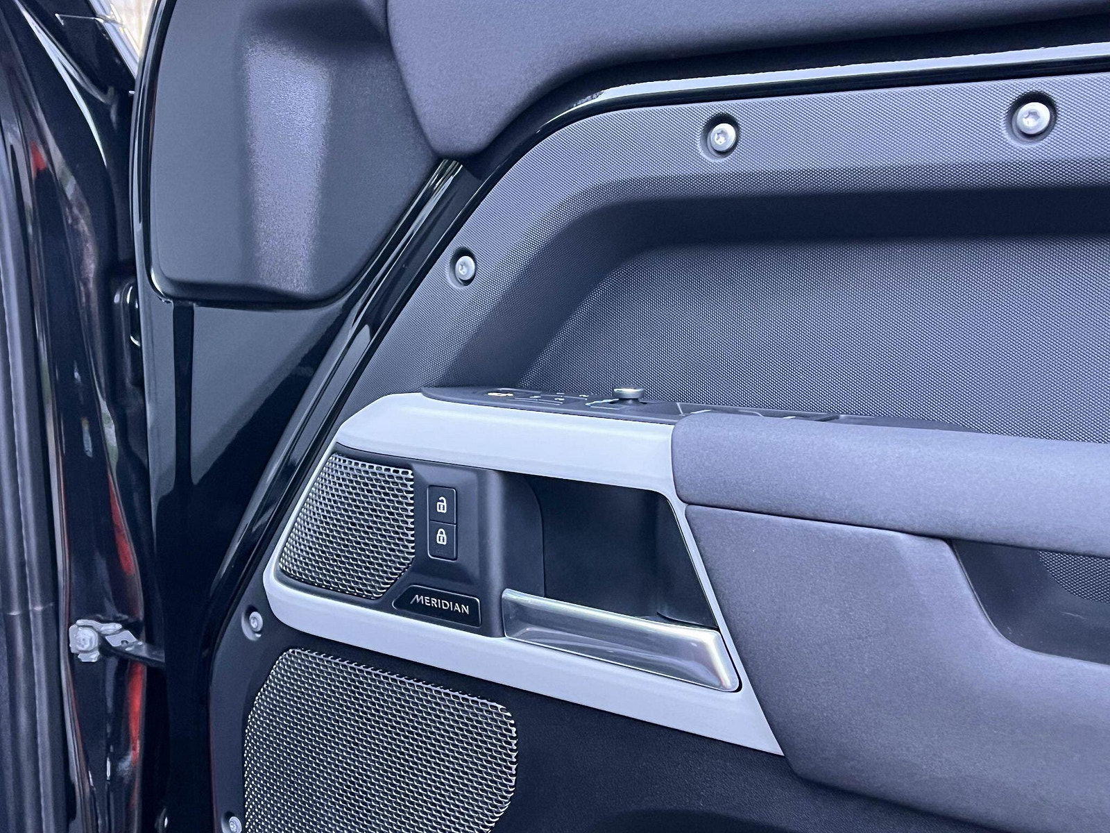 Land Rover DEFENDER 110 3.0 D250 MHEV X-Dynamic SE Auto 4WD Euro 6 (s/s) 5dr 5dr Automatic 2022