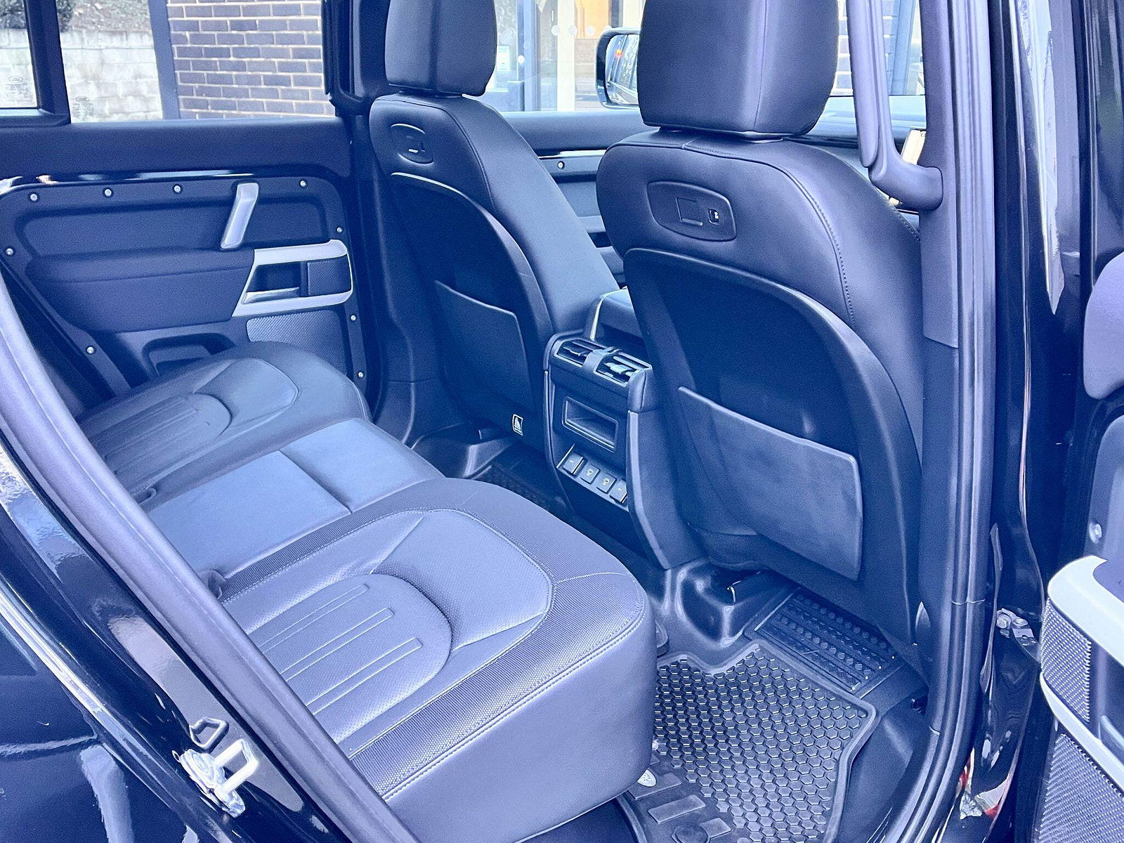 Land Rover DEFENDER 110 3.0 D250 MHEV X-Dynamic SE Auto 4WD Euro 6 (s/s) 5dr 5dr Automatic 2022