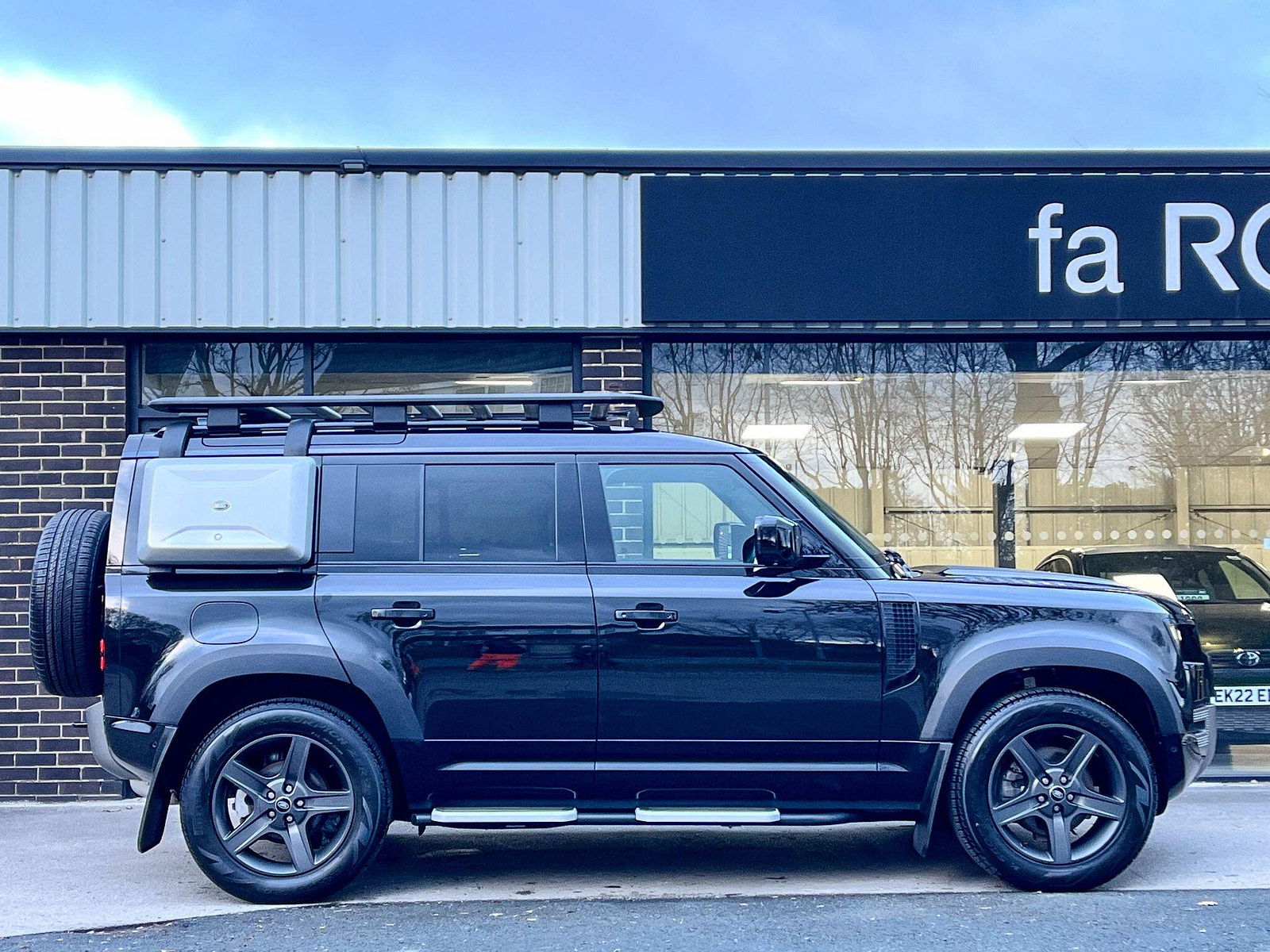 Land Rover DEFENDER 110 3.0 D250 MHEV X-Dynamic SE Auto 4WD Euro 6 (s/s) 5dr 5dr Automatic 2022