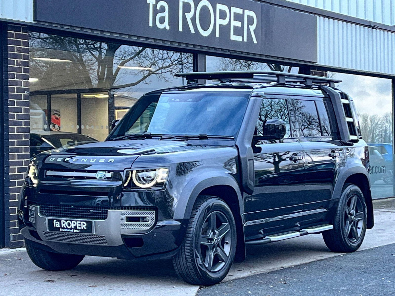 Land Rover DEFENDER 110 3.0 D250 MHEV X-Dynamic SE Auto 4WD Euro 6 (s/s) 5dr 5dr Automatic 2022