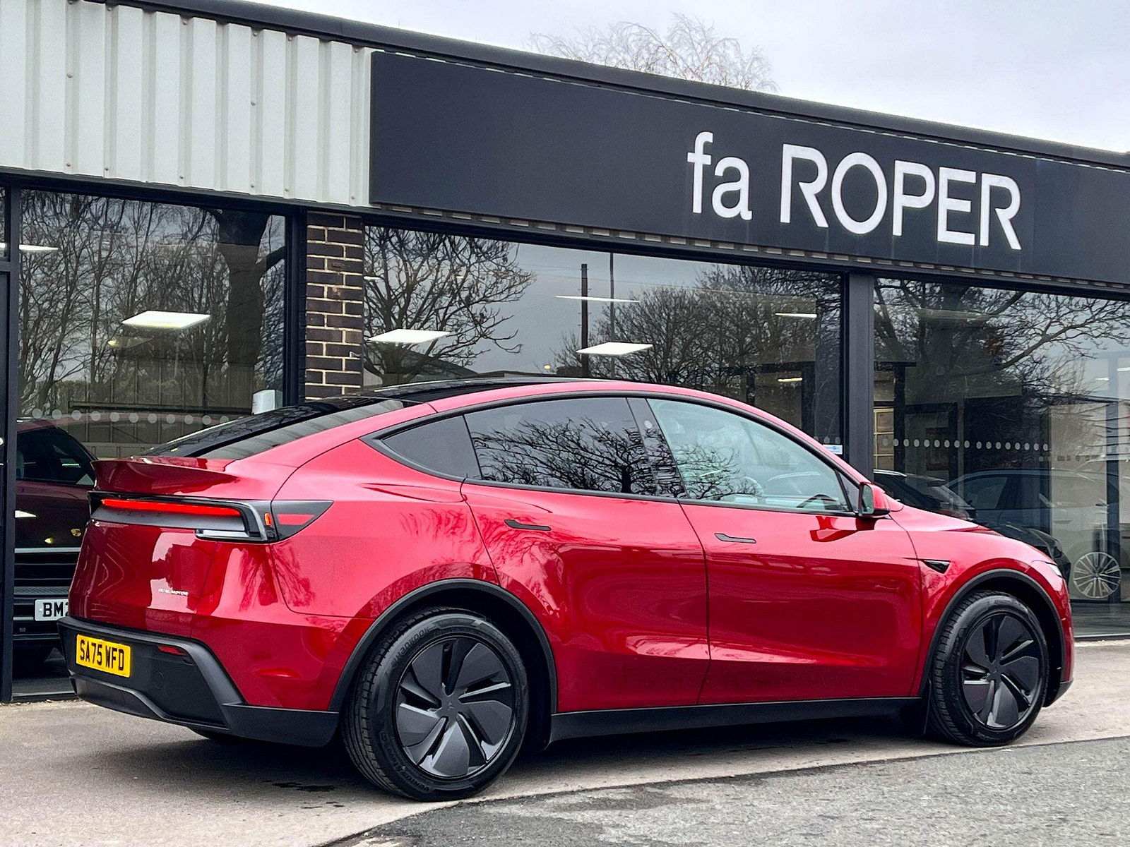Tesla Model Y 84.7kWh (Dual Motor) Long Range Auto 4WDE 5dr 5dr Automatic 2025