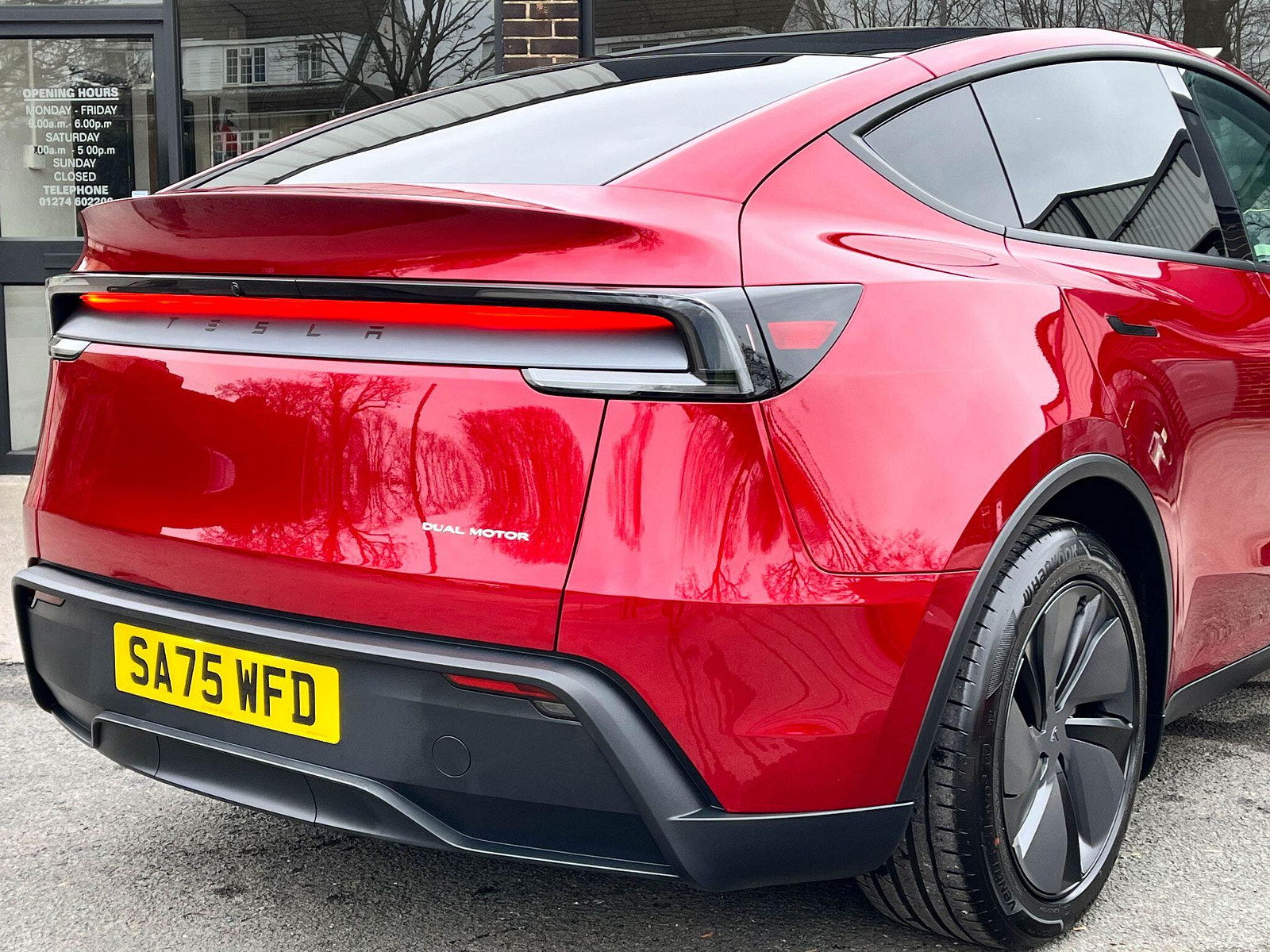 Tesla Model Y 84.7kWh (Dual Motor) Long Range Auto 4WDE 5dr 5dr Automatic 2025