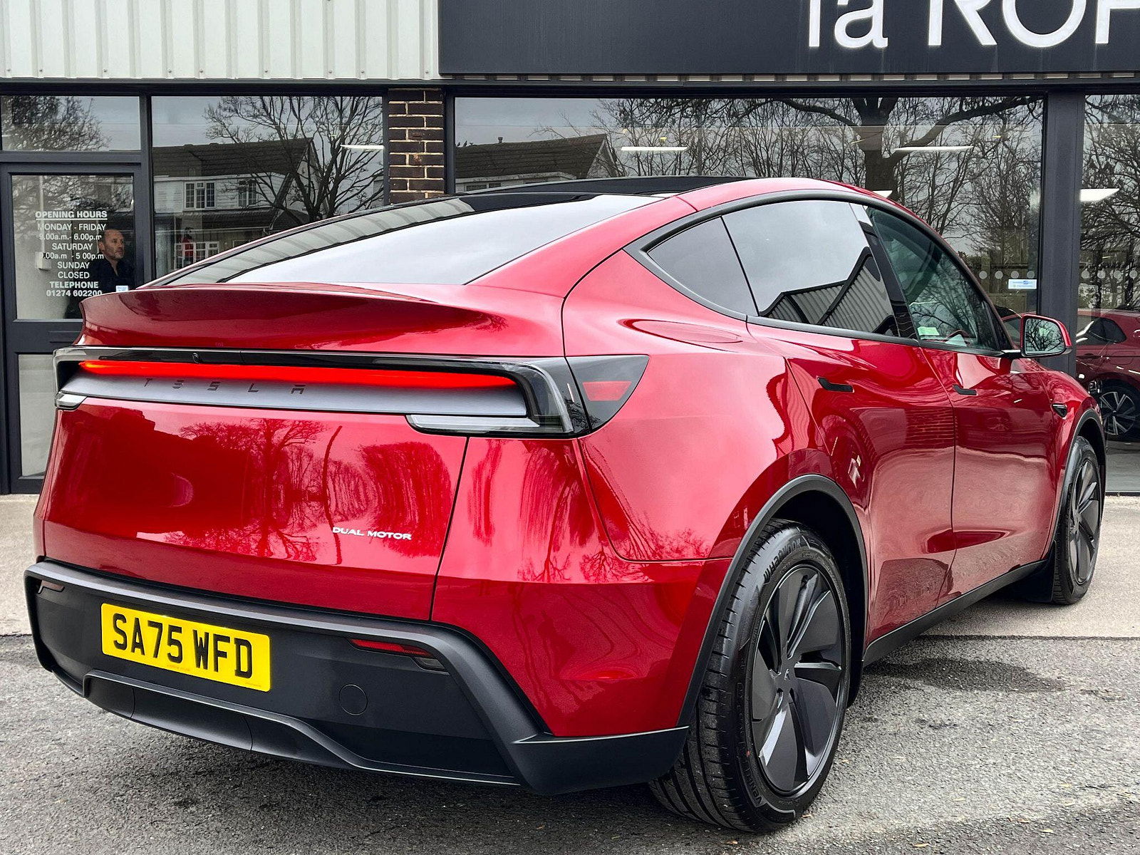 Tesla Model Y 84.7kWh (Dual Motor) Long Range Auto 4WDE 5dr 5dr Automatic 2025