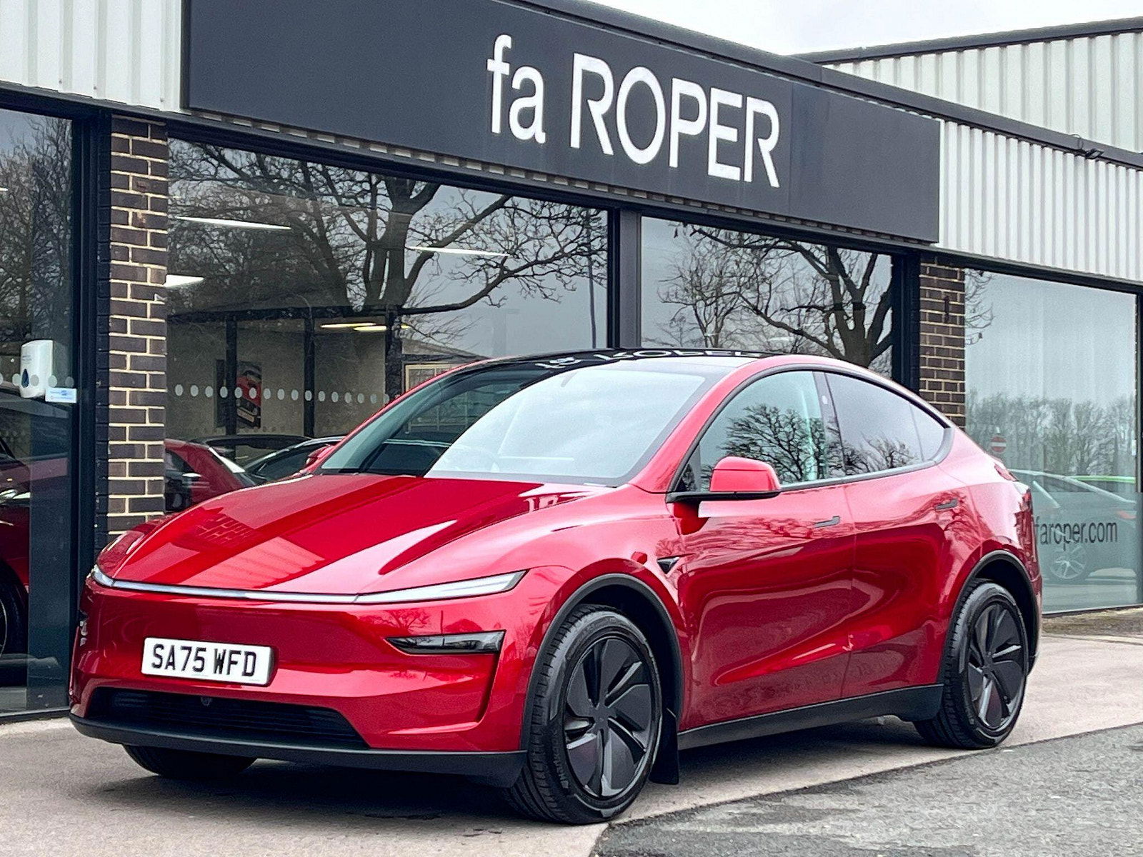 Tesla Model Y 84.7kWh (Dual Motor) Long Range Auto 4WDE 5dr 5dr Automatic 2025