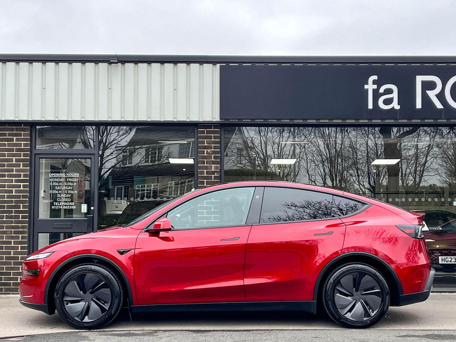 Tesla Model Y 84.7kWh (Dual Motor) Long Range Auto 4WDE 5dr 5dr Automatic 2025