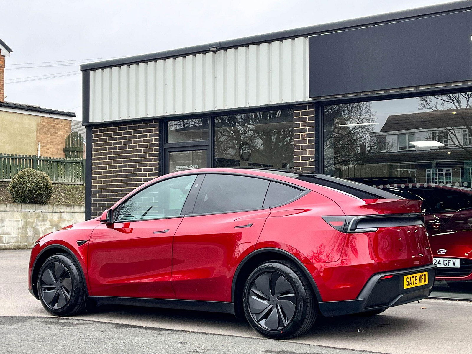 Tesla Model Y 84.7kWh (Dual Motor) Long Range Auto 4WDE 5dr 5dr Automatic 2025