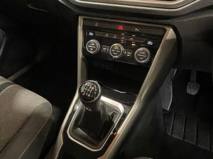 Volkswagen T-Roc thumbnail
