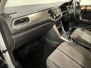 Volkswagen T-Roc thumbnail