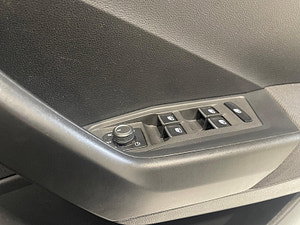 Volkswagen T-Roc thumbnail