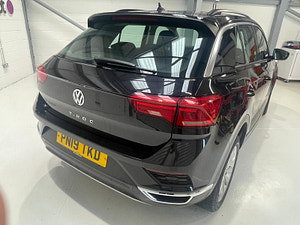 Volkswagen T-Roc thumbnail