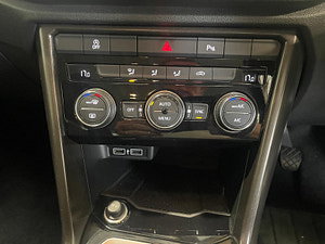 Volkswagen T-Roc thumbnail