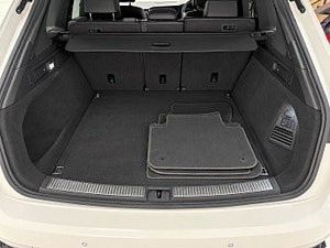 Volkswagen Touareg thumbnail