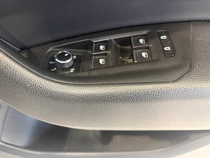 Volkswagen Touareg thumbnail