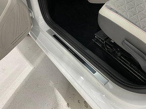 Volkswagen up! thumbnail