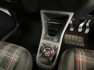Volkswagen up! thumbnail
