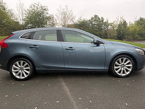 Volvo V40 thumbnail