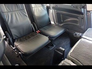 Land Rover Discovery 4 thumbnail