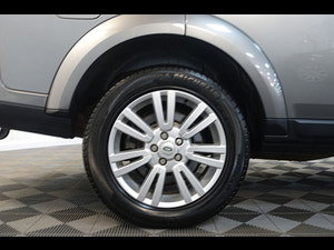Land Rover Discovery 4 thumbnail