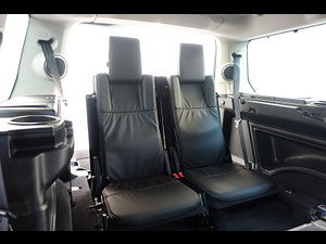 Land Rover Discovery 4 thumbnail