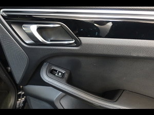Porsche Macan thumbnail