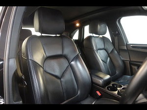 Porsche Macan thumbnail