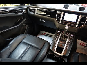 Porsche Macan thumbnail