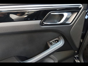 Porsche Macan thumbnail