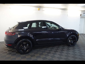 Porsche Macan thumbnail