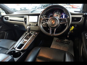 Porsche Macan thumbnail