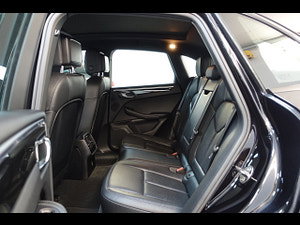 Porsche Macan thumbnail