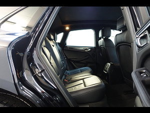 Porsche Macan thumbnail