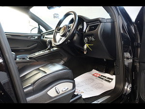 Porsche Macan thumbnail