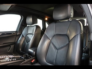Porsche Macan thumbnail