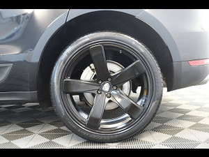 Porsche Macan thumbnail