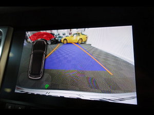 Porsche Macan thumbnail