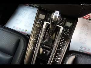 Porsche Macan thumbnail
