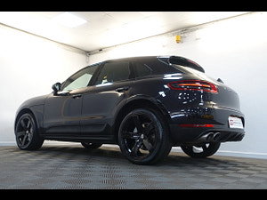 Porsche Macan thumbnail