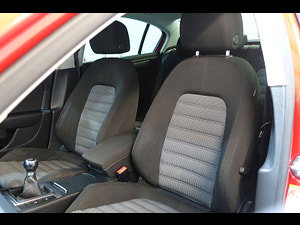 Volkswagen Passat thumbnail