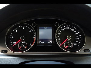 Volkswagen Passat thumbnail