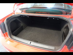 Volkswagen Passat thumbnail