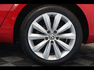 Volkswagen Passat thumbnail