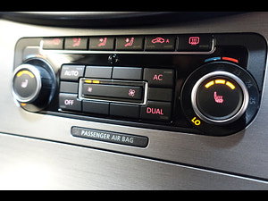 Volkswagen Passat thumbnail