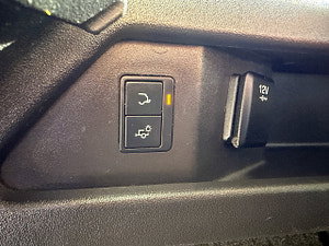Land Rover Discovery Sport thumbnail
